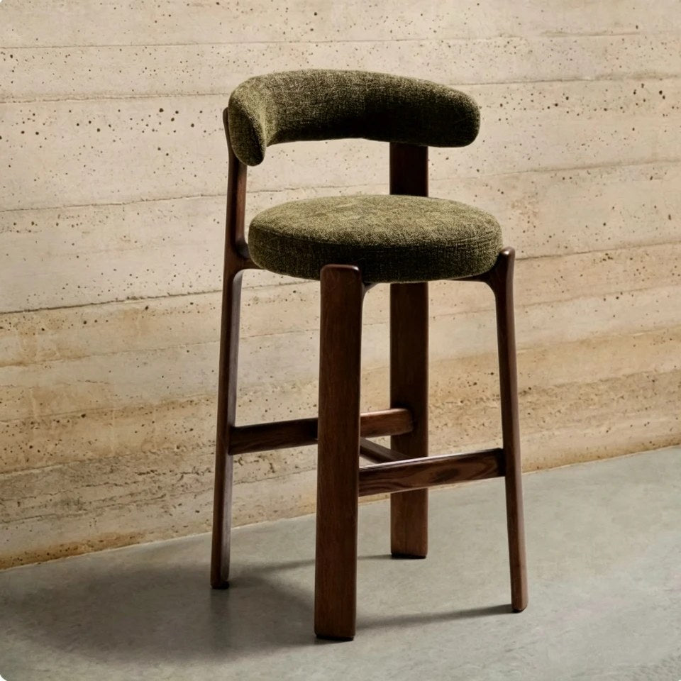 Tabouret de bar en bois massif : choix et entretien